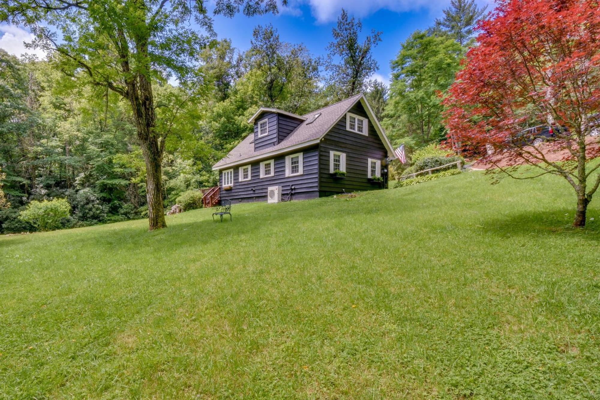 Enchanting Highlands Cottage With Pond And Falls! Kültér fotó